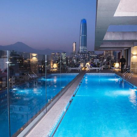 Solace Hotel Santiago Dış mekan fotoğraf The rooftop pool at the hotel