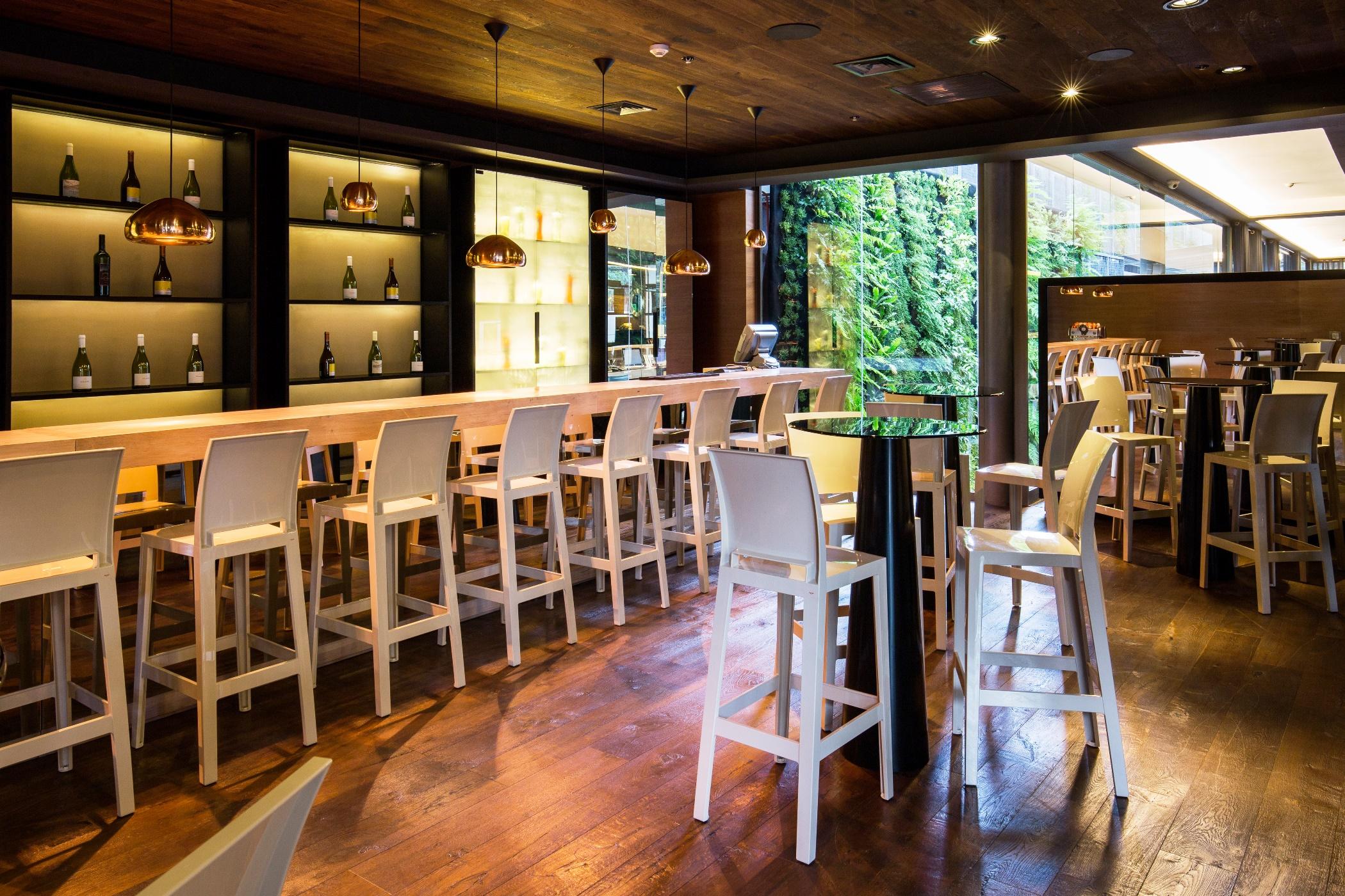 Solace Hotel Santiago Dış mekan fotoğraf Interior of a restaurant in Madrid, Spain