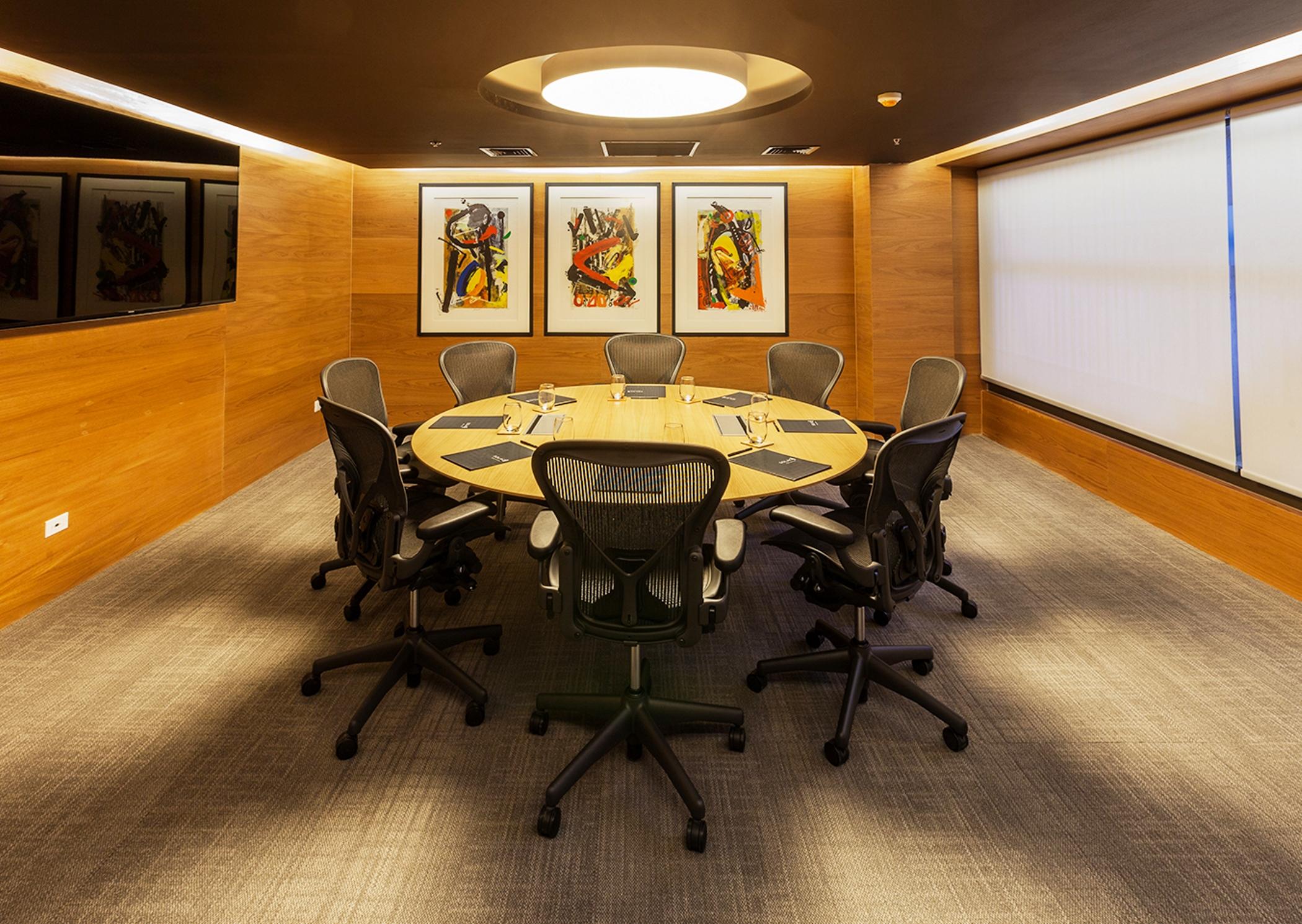 Solace Hotel Santiago Dış mekan fotoğraf Meeting room at the headquarters of the Inter-American Development Bank