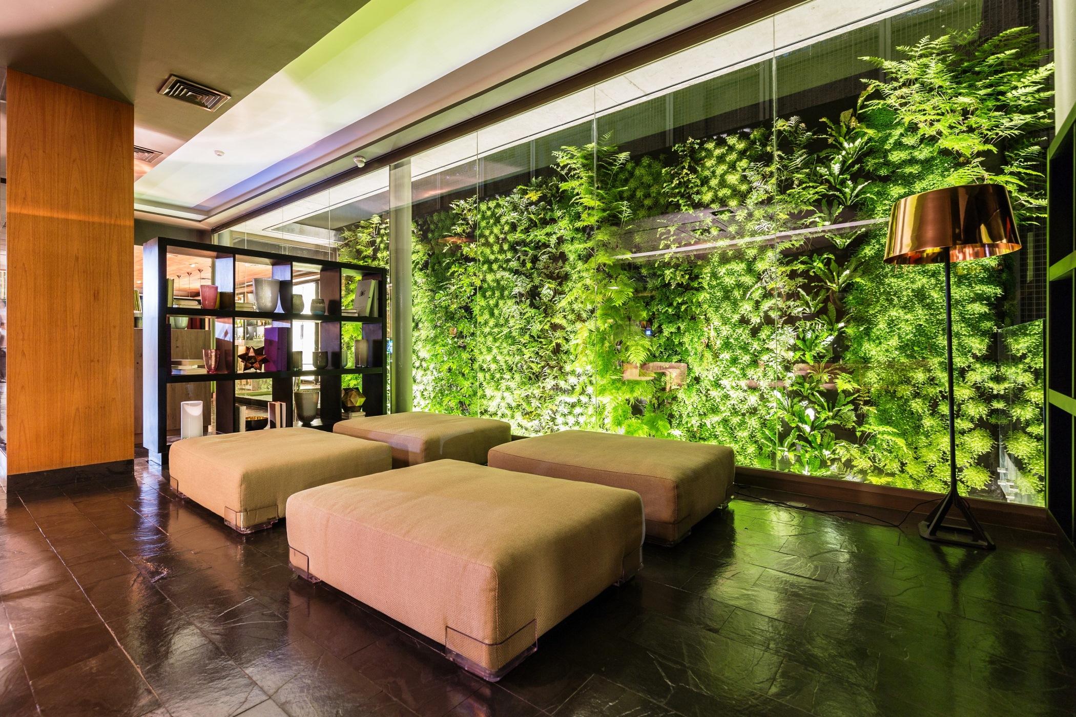 Solace Hotel Santiago Dış mekan fotoğraf Living wall in a hotel