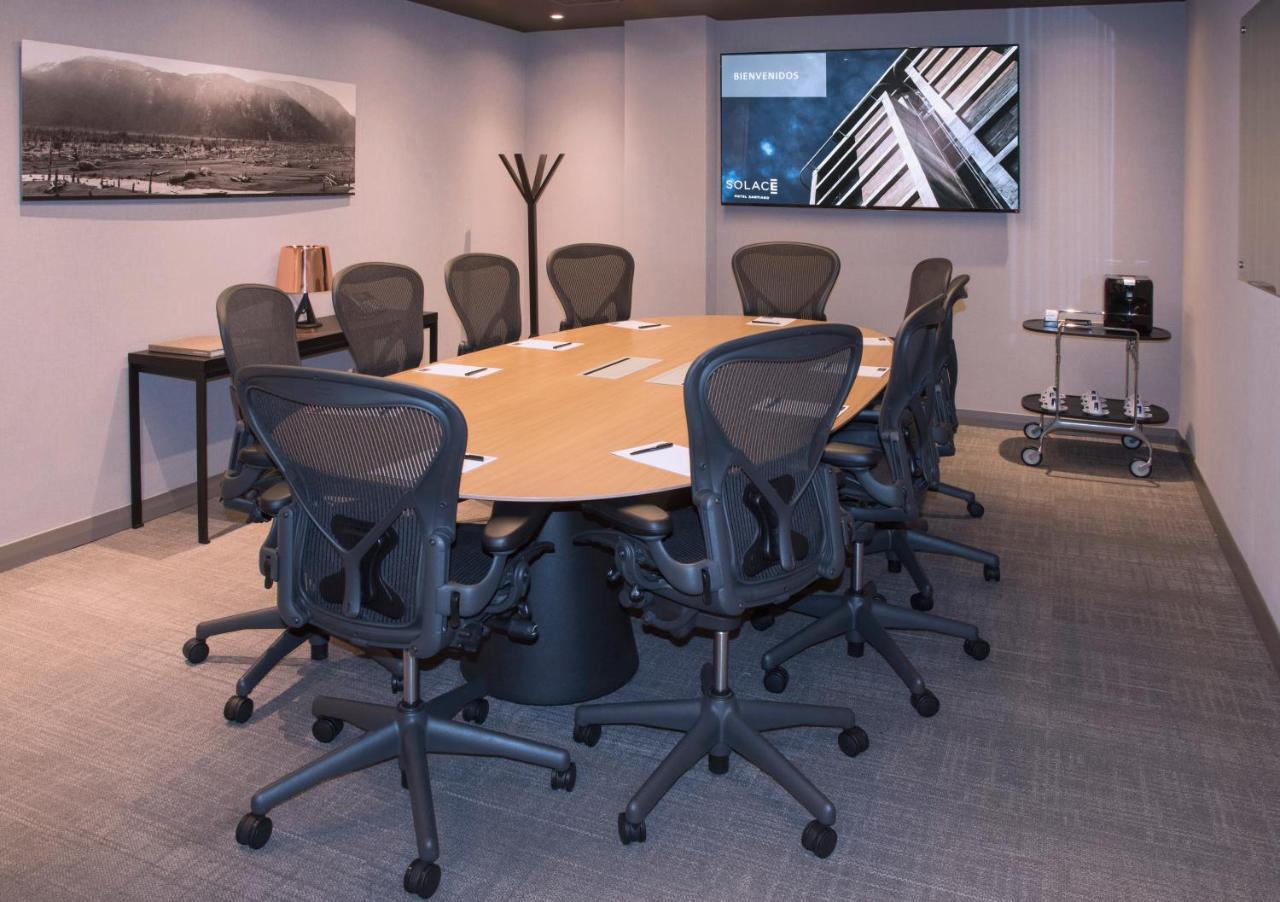 Solace Hotel Santiago Dış mekan fotoğraf A typical boardroom