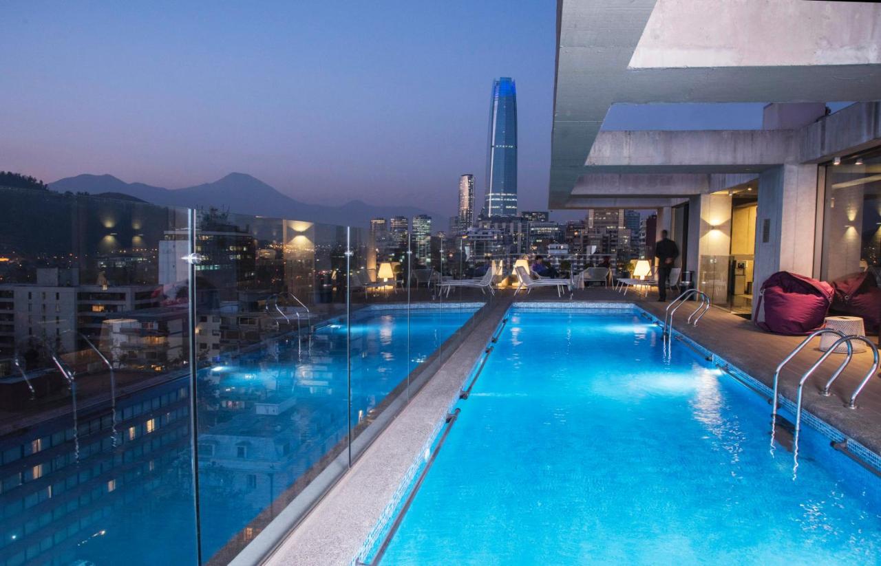 Solace Hotel Santiago Dış mekan fotoğraf The rooftop pool at the hotel